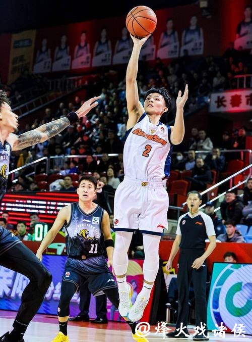 双后场的不同诠释,广东队与辽宁队的鲜明对比 双后场的不同诠释,广东队与辽宁队的鲜明对比